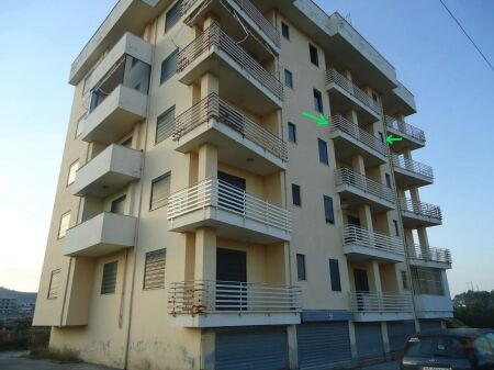 PËR SHITJE – APARTAMENT I MOBILUAR NË GOLEM.