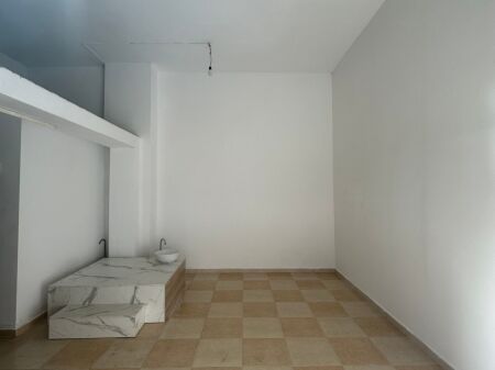 Dyqan me qera ne Astir mbrapa Wellit tek Ecomarket