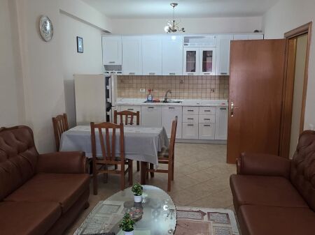 Affittasi 1+1 arredato, vicino a Kika 1 comune di Parisit, 550 mila leke