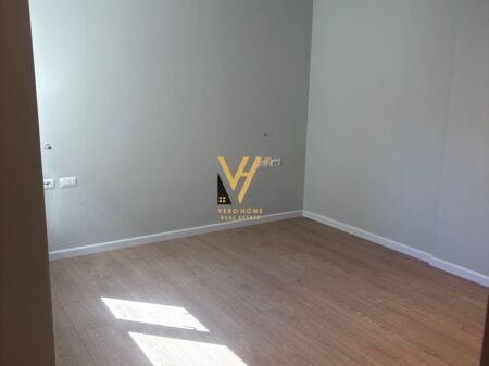 JEPET AMBIENT BIZNESI 92 M2 ME QIRA TE LIQENI I THATE 1.600 EURO