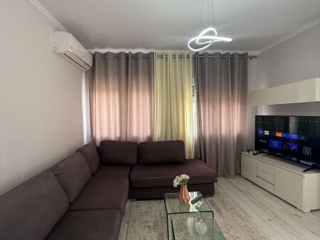 Jepet me qira 2+1 ne Yzberisht (prane Grand Gallery)