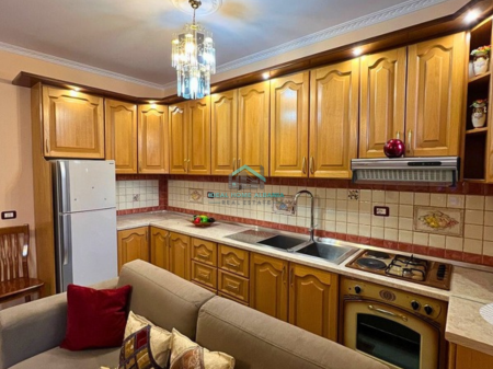 Jepet me Qera Apartament 1+1 – Rruga Çipajve, Vlore.