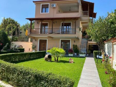 Qera, Duplex, Ali Demi, Tiranë.