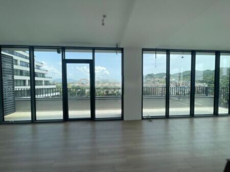 Ambjent zyrash 2+1+2 tek Lake View, Liqeni i Tiranes