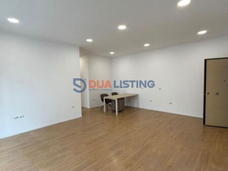 Jepet me qira apartament tek hotel Hilton, mundesi dhe per post parkimi !