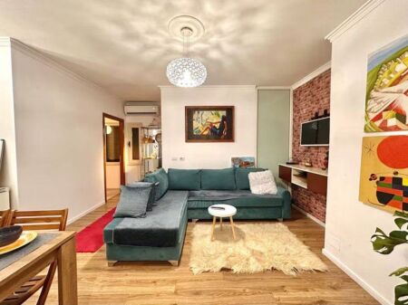 Shitet, Apartament 2+1, Zogu i Zi, Tiranë