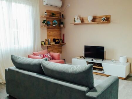 Jepet Apartament 1+1 me Qira – Garda