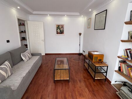 JEPET ME QIRA – APARTAMENT 1+1 NË QENDËR, TE PIAZZA