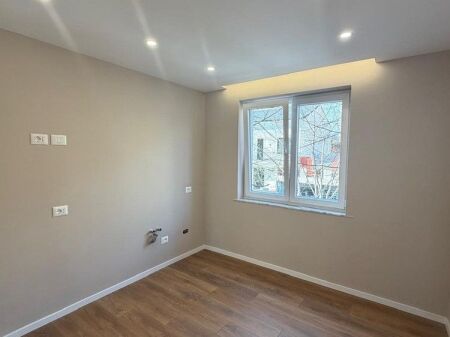 Shitet, Apartament 1+1 , Rruga Mine Peza, Tiranë