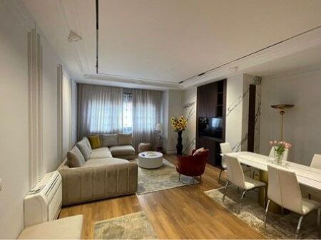 Apartament 2+1+2 me qira në qendër të Tiranës