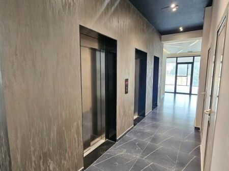 Ambjent Komercial për Qira – Buzë Rruge Kryesore, shumë pranë Qendrës së Tiranës- 250.5 m2