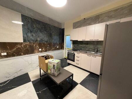 Jepet Apartament me qira 1+1, shtëpi private, Ali Demi,Tiranë