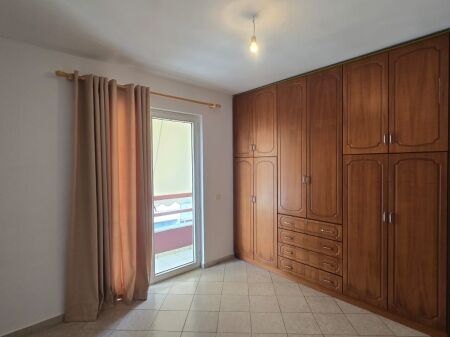 Tirane, affittasi appartamento 2+1, 8° piano, 92 m², 350 € Palazzi Cabej
