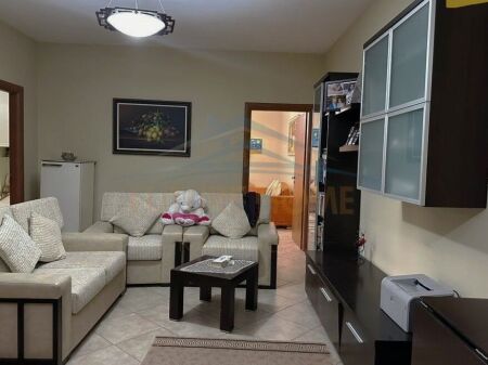 Shitet, Apartament 2+1+2, Rruga 5 Maji