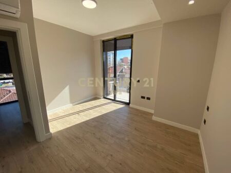 Affittasi appartamento 2+1+2 balconi vicino alla Scuola Rossa!