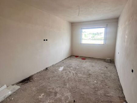 🏡 Shitet Apartament 1+1 – Platinium 2, Paskuqan