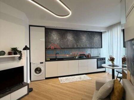 Garsoniere ne shitje prane Kristal Center ne Tirane