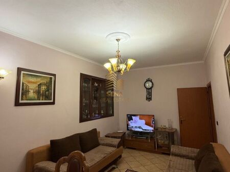 Qira, Apartament 1+1+Kuzhine e Vecuar, Qender, 450€