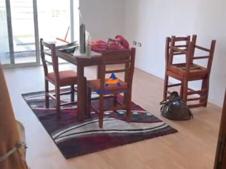 SHITET APARTAMENT 1+1+VERANDE "RRUGA E THESARIT PRANE SHKOLLES 17 NENTORI" 110.000 EURO (I DISKUTUESHEM)