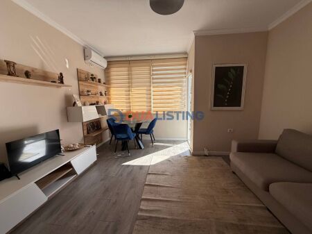 We rent a 1+1 apartment at Garda in the Blloku area