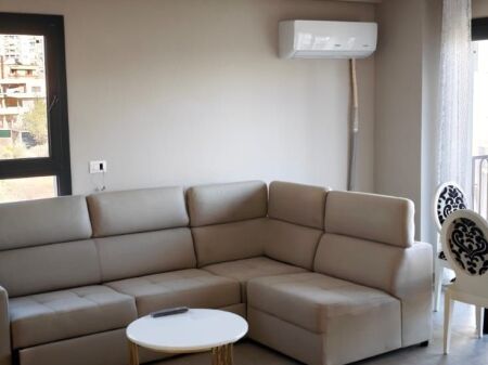 Porcelan, jepet me qira apartament 2+1+Parkim. 550 Euro