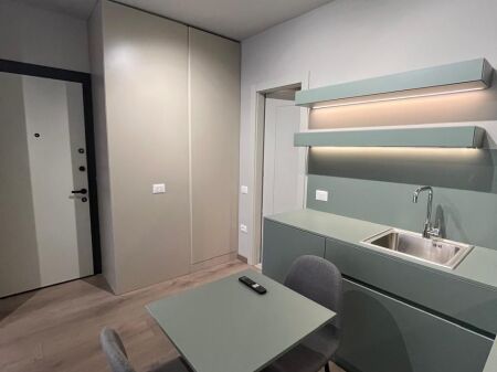 Shiten 3 garsioniere tek Stacioni i trenit.