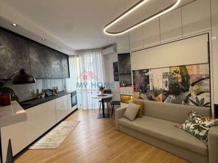 Garsoniere ne shitje prane Kristal Center ne Tirane