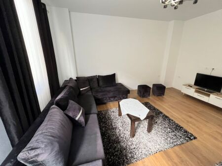 Jepet me qera kati i parë i një vile private Rruga Njazi Meko, Allias