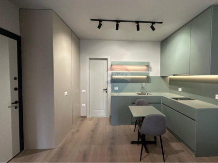 3 studio garsoniere per shitje tek Stacioni i Trenit