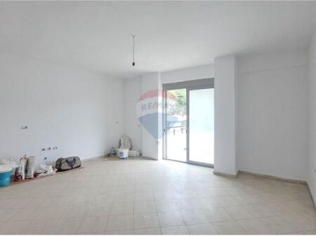 🏠 Apartment 1+1 for Sale – Blv. Ismail Qemali, Vlorë