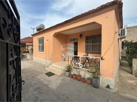 Shtepi private me qera , prane Halim Xhelo