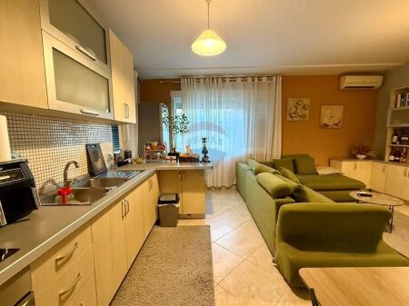 Apartament ne shitje, 1+1 totalisht i mobiluar, kompleksi Colombo 2!