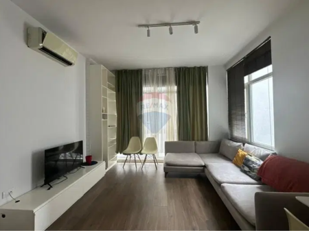 Affittasi appartamento 1+1, Comune di Parigi!