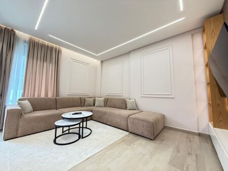 Jepet me qira apartament 2+1+2 me post parkimi tek Rezidenca Sofia, pranë TEG.