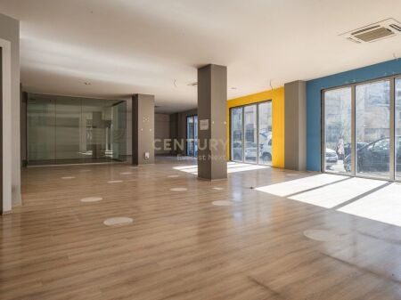 Locale commerciale in affitto presso il Mercato Nuovo Elettrico