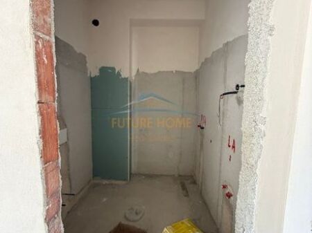 For sale, Apartment 2+1+2+Storage, near Alidemi Field, Tirana., Tirana.