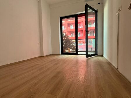 Jepet zyre me qera tek Farmacia 10