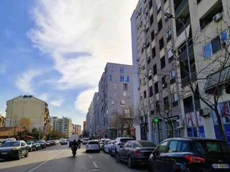 Njësi Shërbimi me qera tek  Komuna e Parisit!