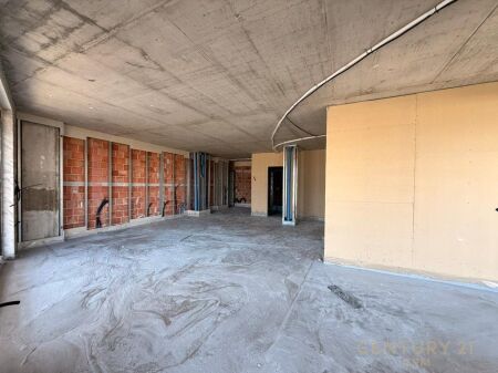 Apartment 2+1+2 with parking space for sale at Gradient Residence, in the Dry Lake area, Tirana, with a beautiful view of Tirana Lake. 🏡