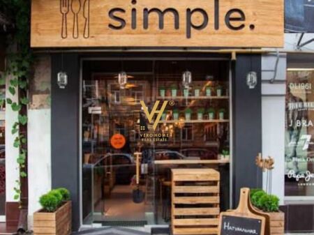 AFFITTASI NEGOZIO 24 M2 IN VIA DURRES 700 EURO