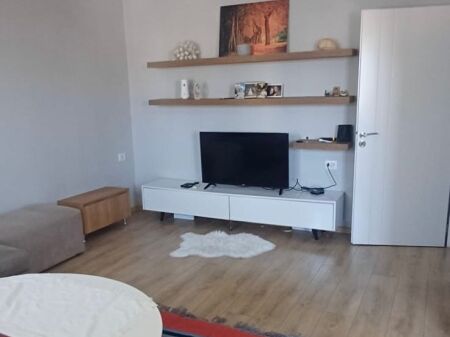 Shitet apartament 1+1 i mobiluar prane spitalit ushtarak