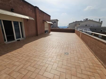 Ne Fresk Shitet Penthouse Ekskluziv 119.3 m² + 151.2 m² Verandë !