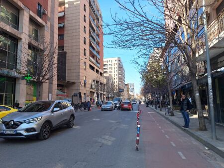 LOCALE COMMERCIALE IN AFFITTO IN VIA BARRIKADES, PIANO 0! 236 M2