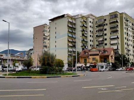 Rent, Business Premises, Commune of Paris, Tirana.