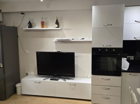 Tirane, affittasi appartamento 2+1, 52 m² 600 € (misto mame)

