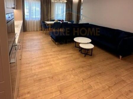 Affitto, 3+1+2+Posto auto, Stazione ferroviaria, Tirana.