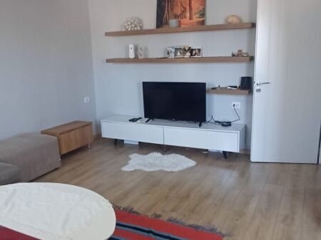 Shitet apartament 1+1 ne Laprake