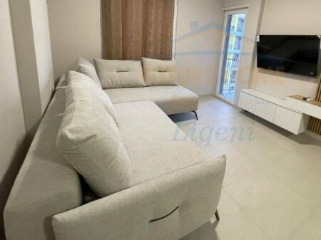 Affitto, Appartamento 1+1+Posto Auto, Complesso Univers City, Tirana.