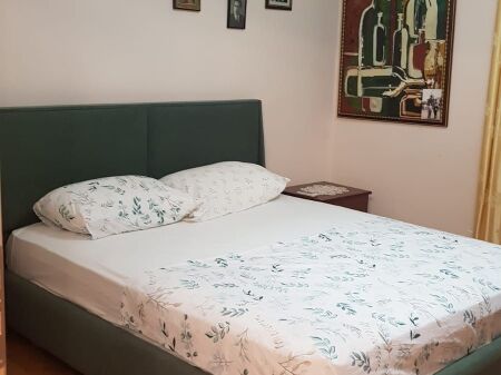 Apartament 1+1 me qera i mobiluar ne Ali Dem tek Bar Kritea