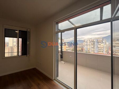 Zyrë me qera në zemër të Tiranës! 📍 Toptani – përballë Parlamentit